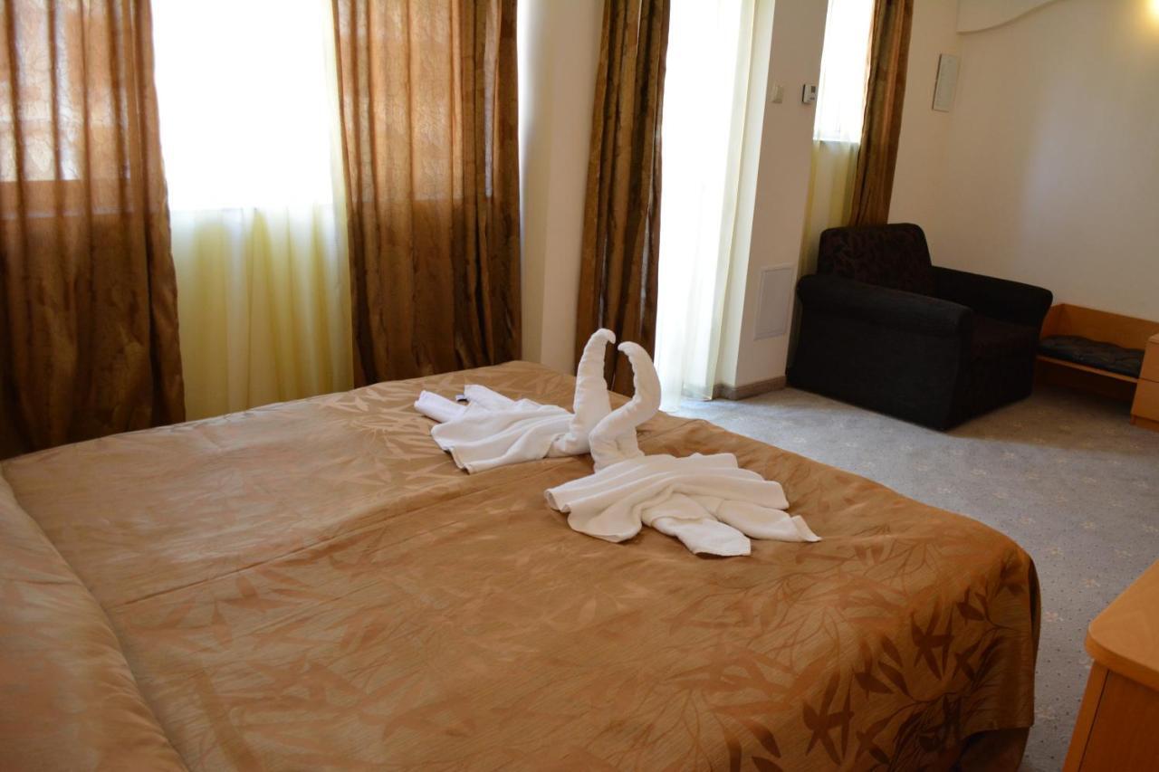 Hotel Incognito Pomorie Exteriör bild