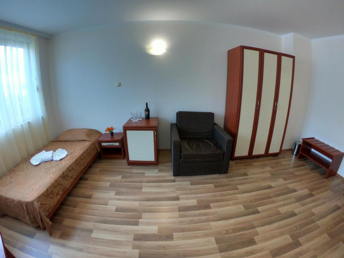 Hotel Incognito Pomorie Exteriör bild